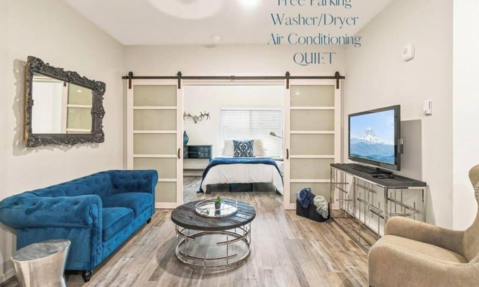 South Tacoma Apartment | Cozy 1-bedroom apartment Top Floor Tacoma with AC