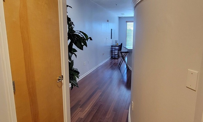 West End Condo | Cozy 1-bedroom condo 5 miles from Downtown Atlanta with WiFi and Fitness room
