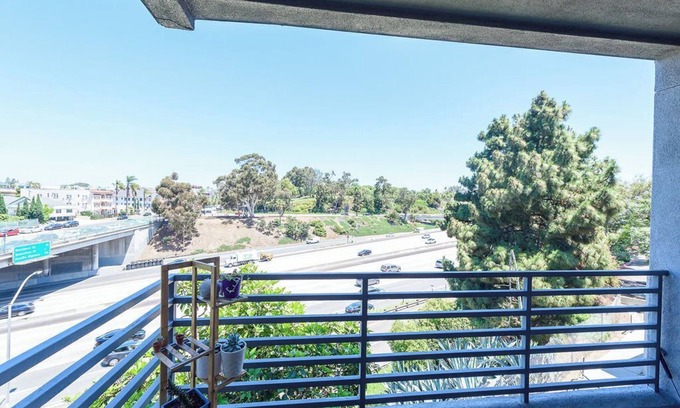 Cortez Hill Condo | Cozy 1-bedroom condo in fabulous San Diego with fitness room, AC