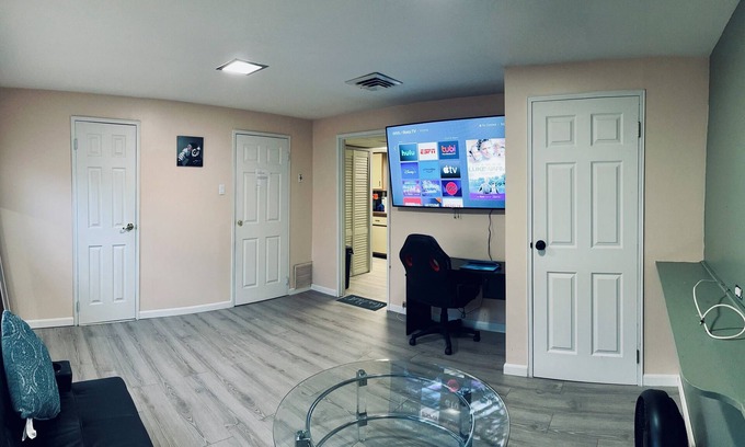 North Babylon House | Cozy 1-bedroom house in tranquil North Babylon with WiFi, AC