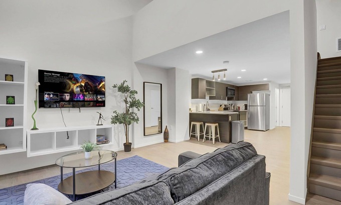 Gateway District Apartment | Cozy 1-bedroom loft ~ Playhouse Square ~ Fitness, BBQ, Fire pit, business center