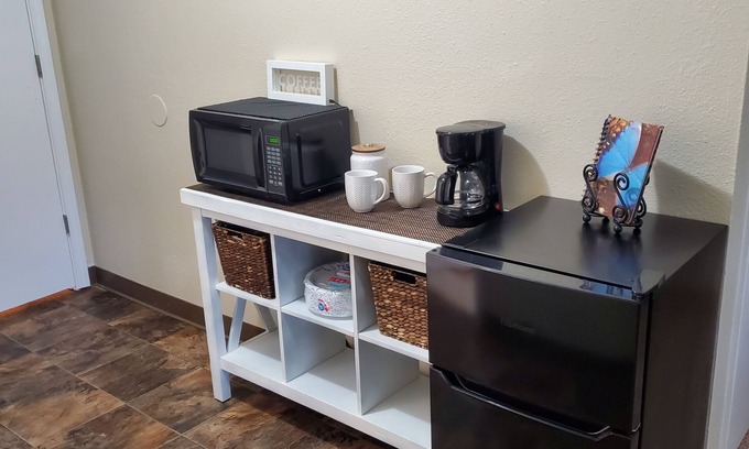Spenard Apartment | Cozy 1-bedroom Studio apartment in gorgeous Anchorage close to all the neat spot