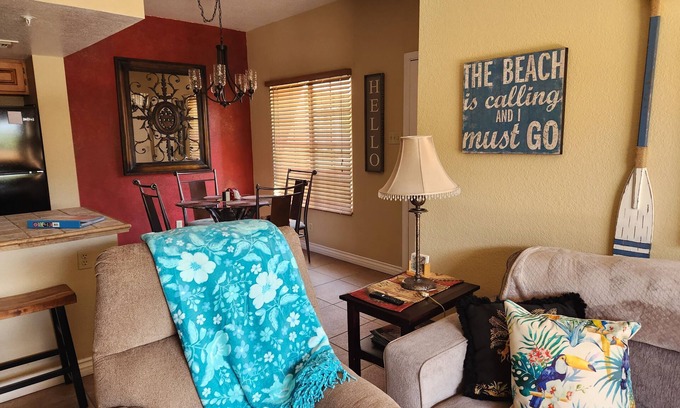 Lake Havasu City Condo | Cozy 1-bedroom condo short walk to the beach in Lake Havasu City