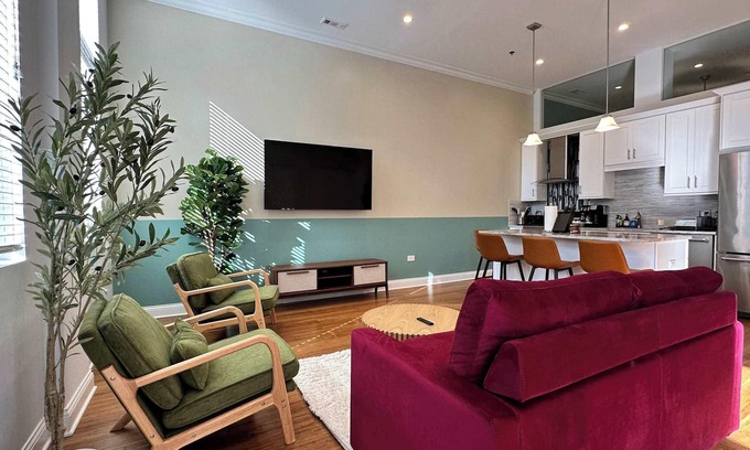 Near West Side Apartment | Cozy 1 BR, 1 Parking, Sleeps 4!