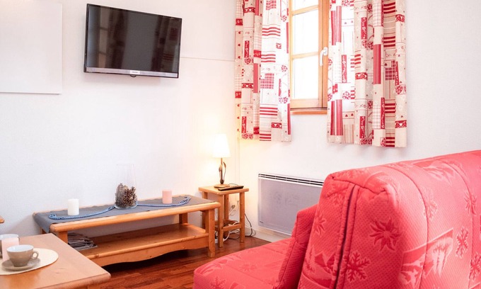 Vignec Apartment | Cozy 1-BR Apartment for 6 with Pool, Balcony, near St Lary Soulan