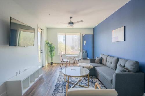 Tempe Apartment | Cozy 1BD - Pool, Gym, Parking, W-D - Sleeps 4