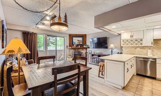 Peak 9 Condo | Cozy 1BR At Beaver Run | Ski-In/Ski-Out | Dogs Friendly