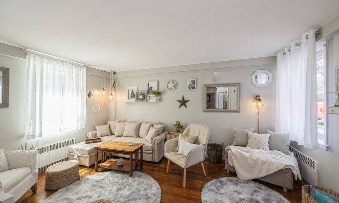 Southeast Yonkers Apartment | Cozy 1BR Family-Friendly Apartment~Safe Neigborhood~Free Parking~Free Wifi