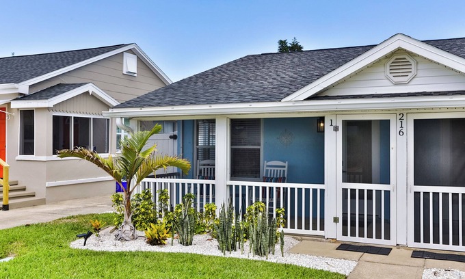 Driggers Apartment | Cozy 1BR Heated Pool Walk to Beach & Flagler