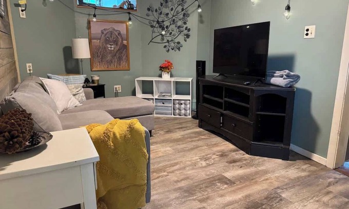 High Street Hill Apartment | Cozy 1BR Private Unit w/Patio & Parking