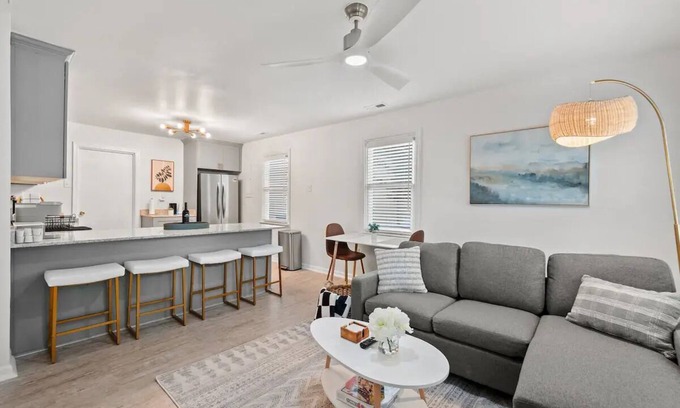 Hampton House | Cozy 2 Bdrm Home by the Beachnn