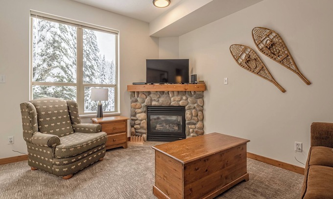 Silver Star Mountain Condo | Cozy 2 bedroom/1 bathroom condo right on the ski way! Pet friendly too