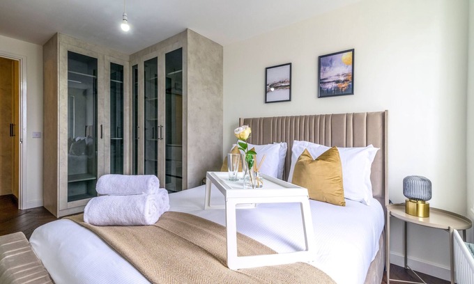 Custom House Apartment | Cozy 2-Bed Flat in East London