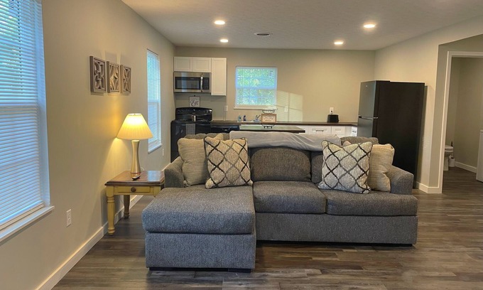 Big Clifty Apartment | Cozy 2-bedroom apartment in Big Clifty with AC, WiFi.