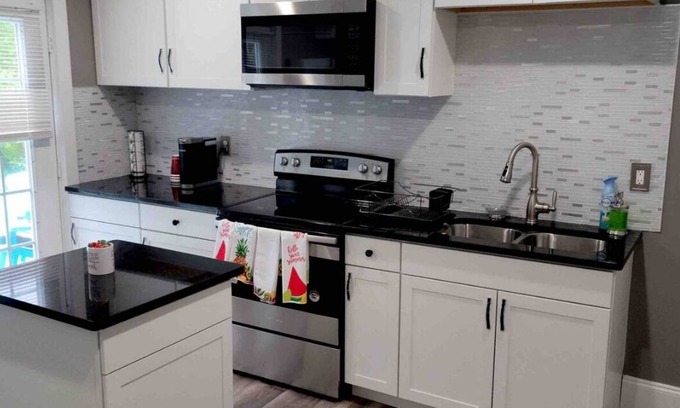 McDonough Apartment | Cozy 2-bedroom apartment in phenomenal McDonough with AC, WiFi