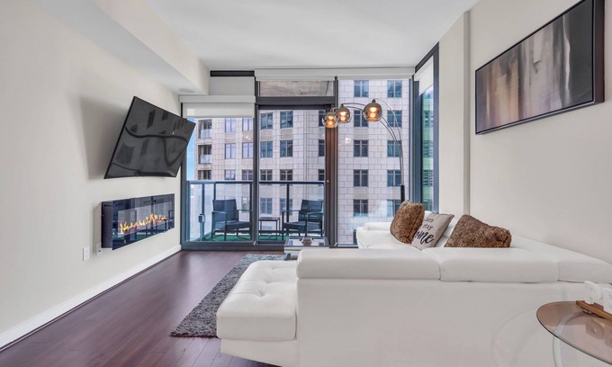 Lenox Apartment | Cozy 2-bedroom apartment in cool Atlanta with AC, WiFi