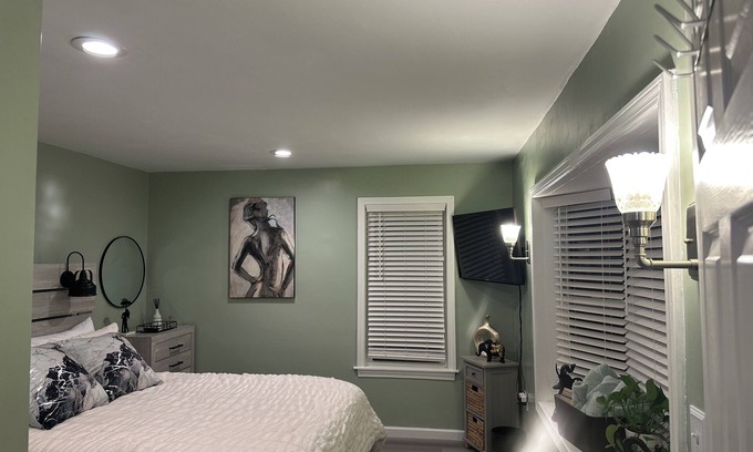 Hyde Park Apartment | Cozy 2-bedroom apartment in charming Boston with WiFi, AC
