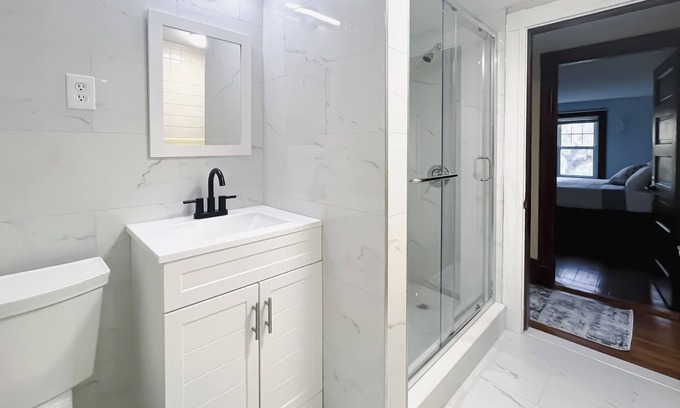 West Roxbury Apartment | Cozy 2-bedroom apartment in charming Dedham - Legacy Mall with WiFi