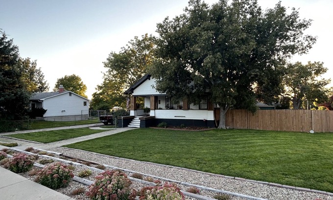 Chadron Apartment | Cozy 2-Bedroom Basement Apartment. Pet Friendly!