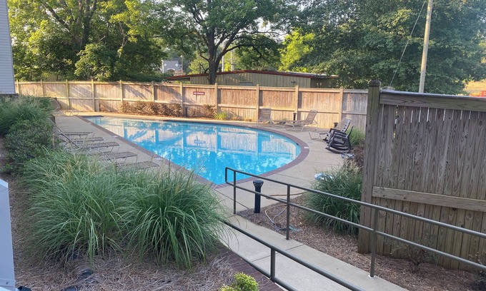 Starkville Condo | Cozy 2-bedroom condo in awesome Starkville with AC, WiFi, 2 parking spots