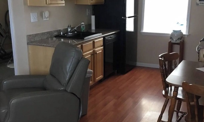Rio Vista House | Cozy 2 Bedroom Cottage near the River
