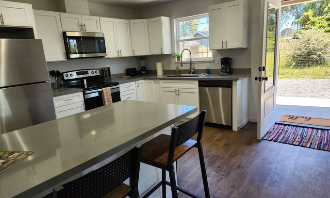 McKinleyville Cottage | Cozy 2-Bedroom Eucalyptus Home