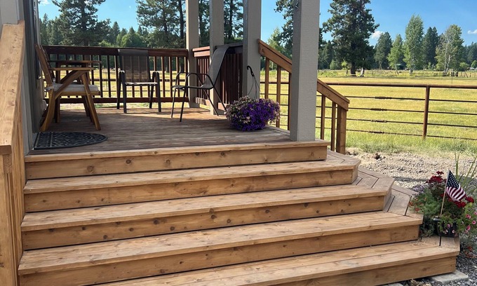 Chiloquin House | Cozy 2-bedroom home on Cattle ranch, near Crater Lake, in Fort Klamath, views