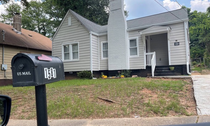 Westview House | Cozy 2-bedroom house that sleeps 7 with WiFi, AC in WestEnd Atlanta
