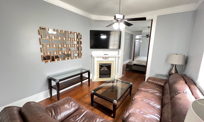 East Carrollton House | Cozy 2 Bedroom Uptown