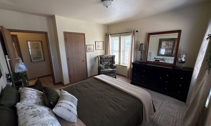 Omro Apartment | Cozy 2-bedroom waterfront apartment in charming Omro - The Perfect Getaway!