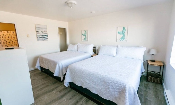 Bertsch-Oceanview Condo | Cozy 2 Bedroom with Full Kitchen One Block from the Ocean!