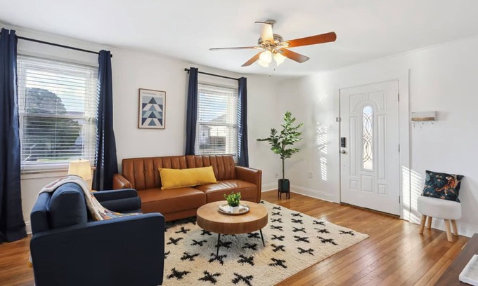 Kenner - Louis Armstrong International Airport House | Cozy 2‑BR Furnished Home w/Parking near Ochsner & EJ Hospitals