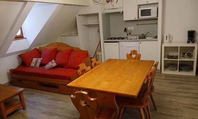 Vignec Apartment | Cozy 2-Room Apartment for 6 in Vignec Village with Pool Access