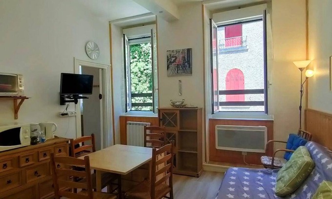 Cauterets Apartment | Cozy 2-Room Apartment for 4 in Cauterets Center - Near Amenities, Equipped Kitchen, Free Parking