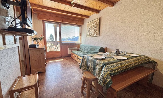 Crest-Voland Apartment | Cozy 2-Room Cabin Apartment with Balcony Near Ski Slopes in Crest-Voland - Sleeps 4-6