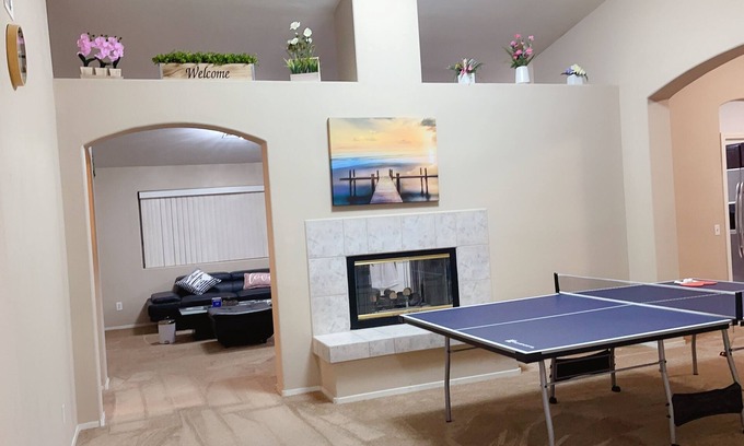 North Las Vegas House | cozy 2200sqt one story home (28 day minimum)