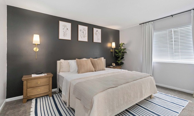 Charlotte Condo | Cozy 2BR/1.5BA Condo Near NoDa + Uptown Full Kitchen & Free Parking