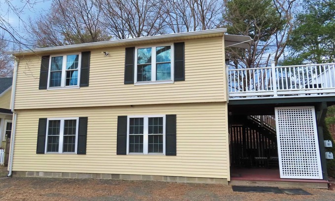 Northampton Apartment | Cozy 2BR apartment just 1 mile from downtown Northampton with AC!
