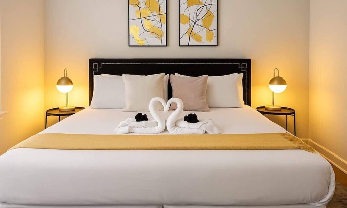 Chicago Apartment | Cozy 2BR Apt for a Seamless Stay