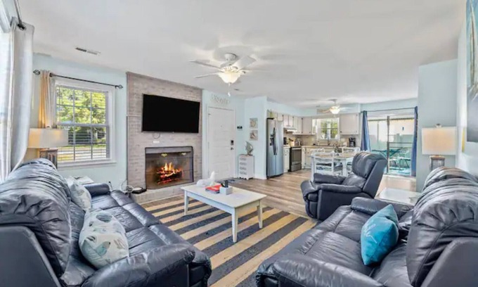 Crescent Beach House | Cozy 2Br Beach House + King Bed + Firepit -> Walk to the Beach!
