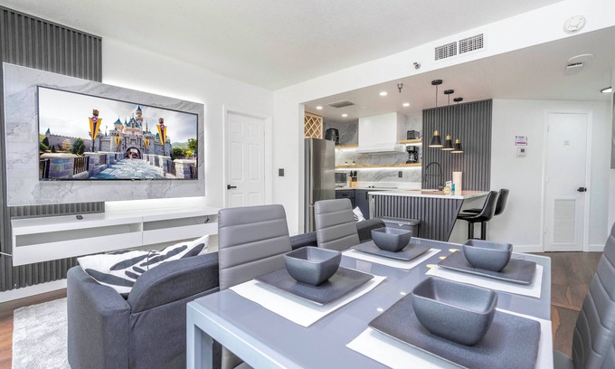 Florida Center Apartment | Cozy 2BR condo, Modern, Best Location (6165)