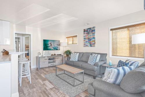 Balboa Peninsula House | Cozy 2Br Cottage W Ac & Prime Location One House From Sand By Beachview Rentals
