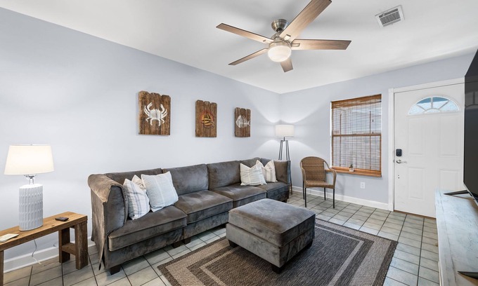 Gulf Breeze Condo | Cozy 2BR | Gourmet Coffee Ready