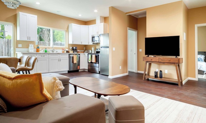 Thousand Oaks House | Cozy 2BR Home, Mountain Views, Pet Friendly