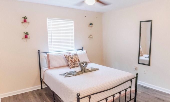 Gulfport Apartment | Cozy 2Br Lake Front Apartment