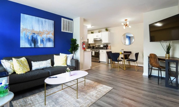 Newark Hotel | Cozy 2BR Modern Free Parking ! 30 min to NYC !