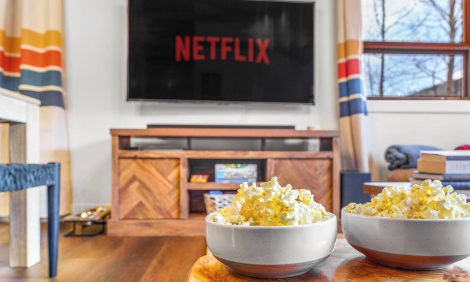 Alma House | Cozy 2BR Mountain Cabin, Hot Tub, Fire Pit, Yoga, 20 Min to Breck