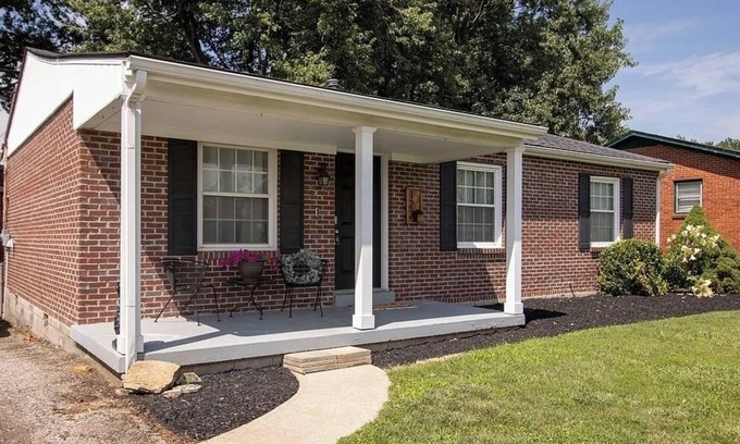 Georgetown House | Cozy 3 BD/1B Fenced yard/Deck close to Hospital/Toyota/Horse Park Pet friendlyn