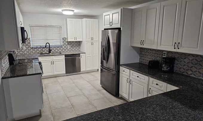 Williamsburg House | Cozy 3 bedrm house sitting in MIDDLE OF ALL THEME PARKS No Davenport I4 traffic.