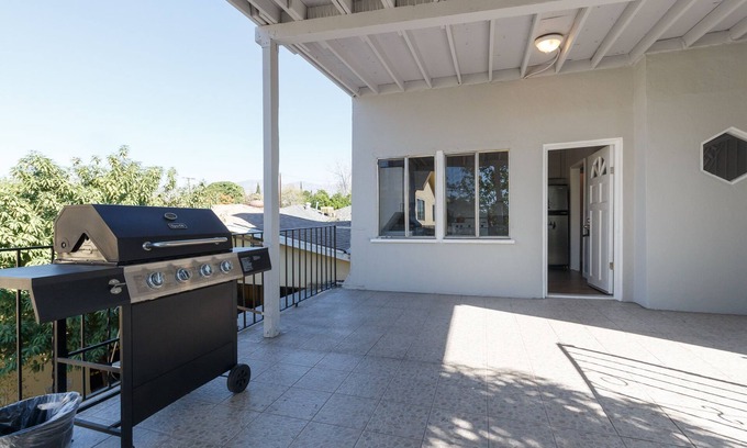 San Fernando Apartment | Cozy 3 bedroom 2 bath apartment in the heart of San Fernando